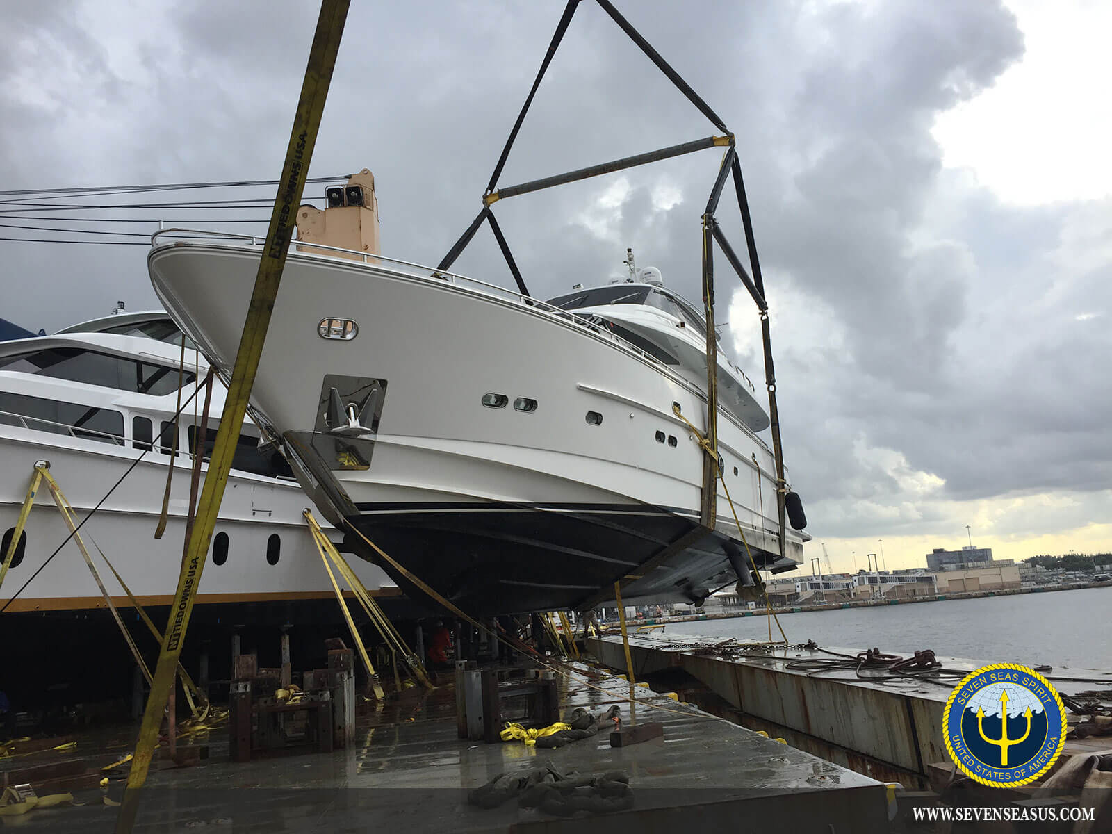 yacht transport loading 88 Horizon