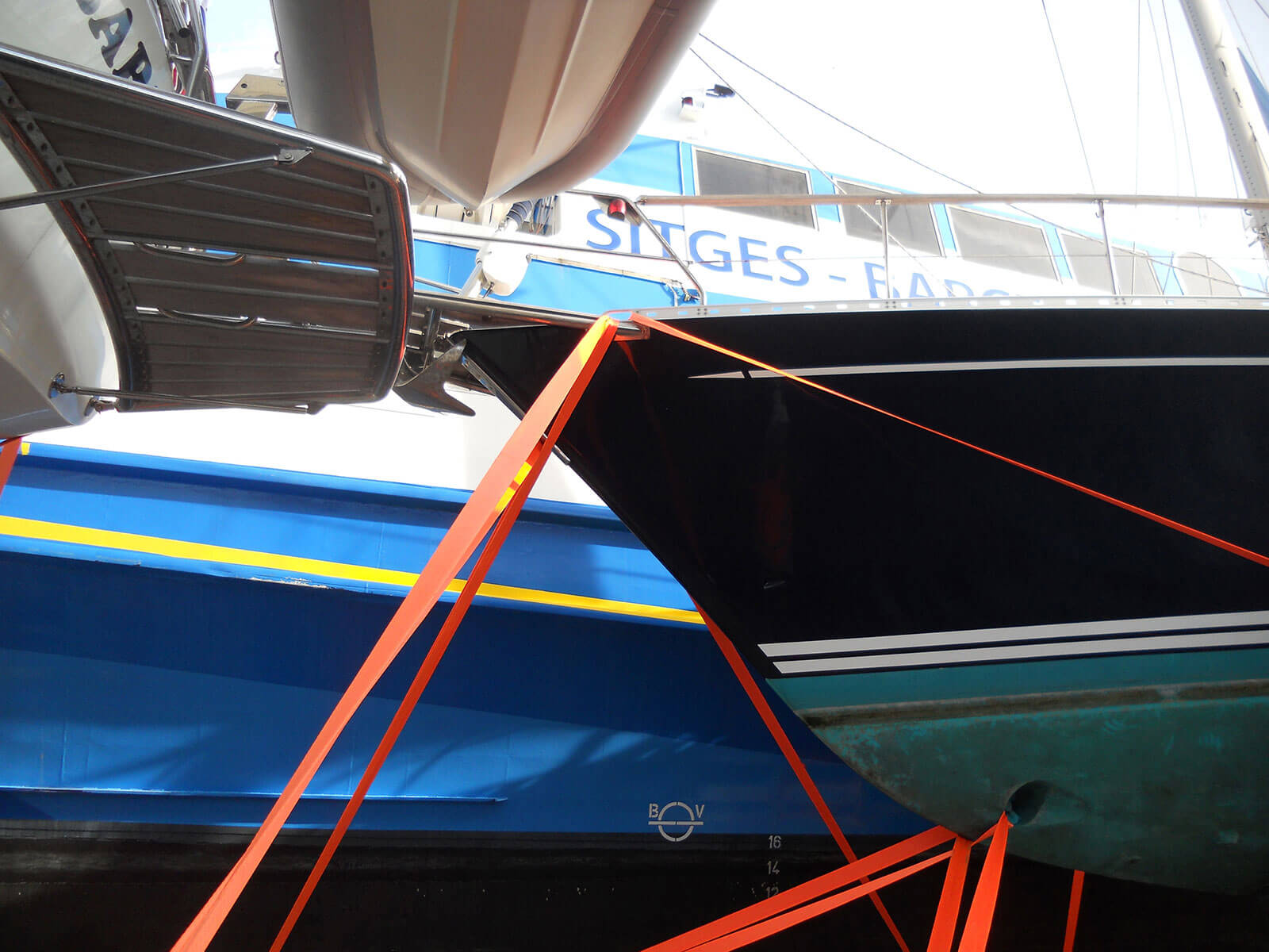 Yacht transport from Italy to Sinagapore sailboat